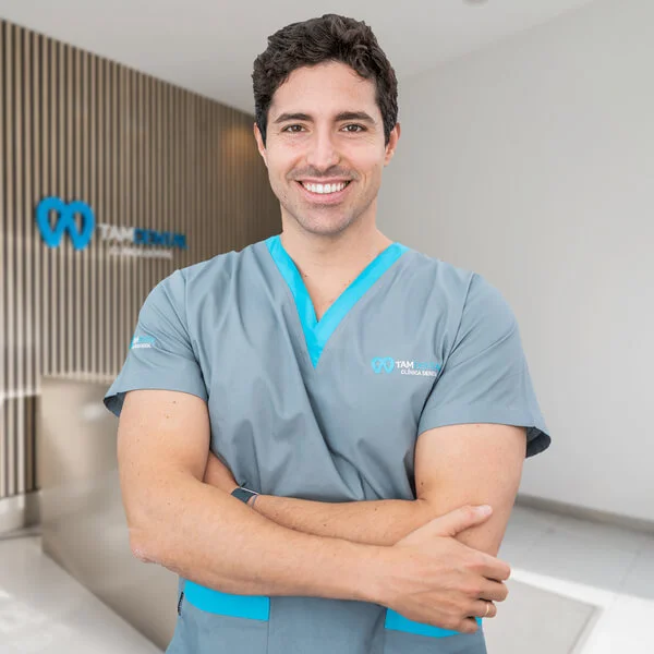 Cirujano clinica dental paterna